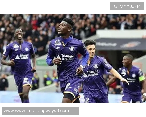 深入分析WE战队的防守策略与战术执行细节 深入分析WE战队的防守策略与战术执行细节